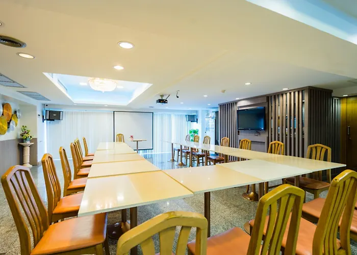 Samran Place Hotel 3*
