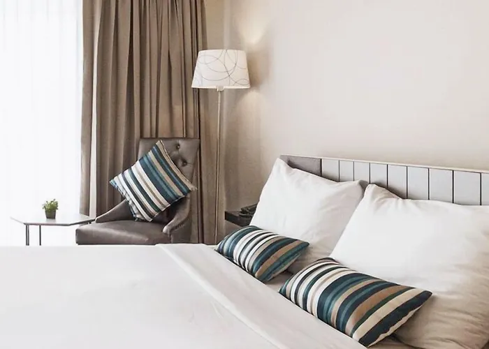 Samran Place Hotel